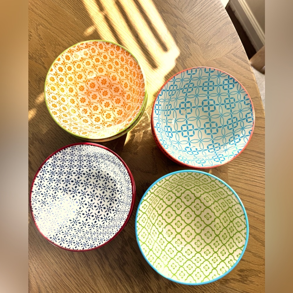 8 Small Bowls